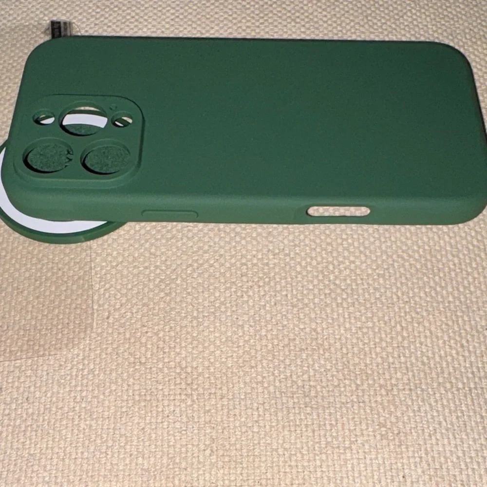 💚🆕💚 QxbSky Green Phone Case With MagSafe Suction Holder and Screen Protector